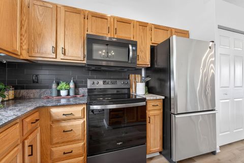 Tiny photo for 367 Effington Lane, Columbus, OH 43207 (MLS # 226015825)