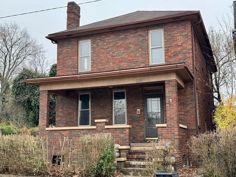 Photo of 736 Elberon Avenue, Zanesville, OH 43701 (MLS # 225043846)