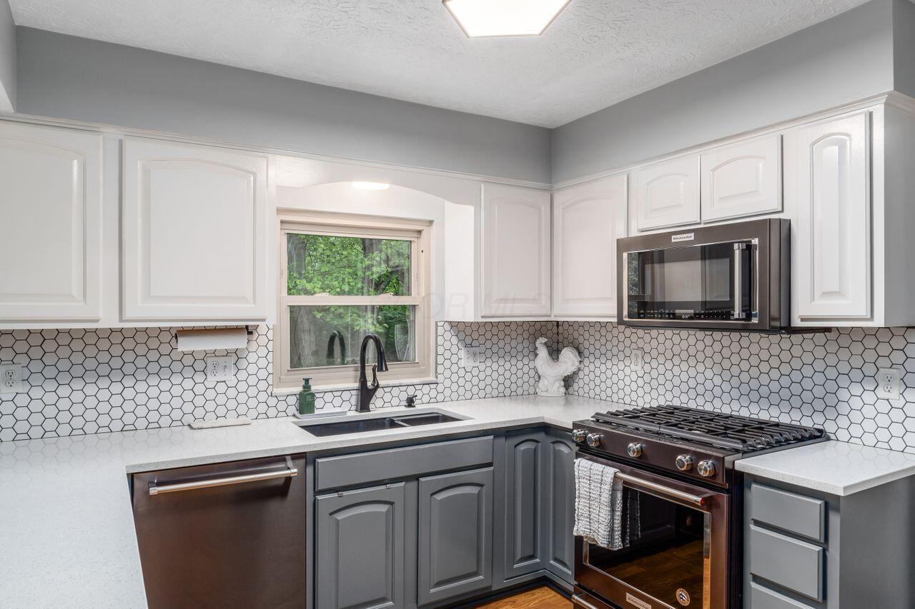 10102 Oxford Drive, Pickerington, Ohio image 5