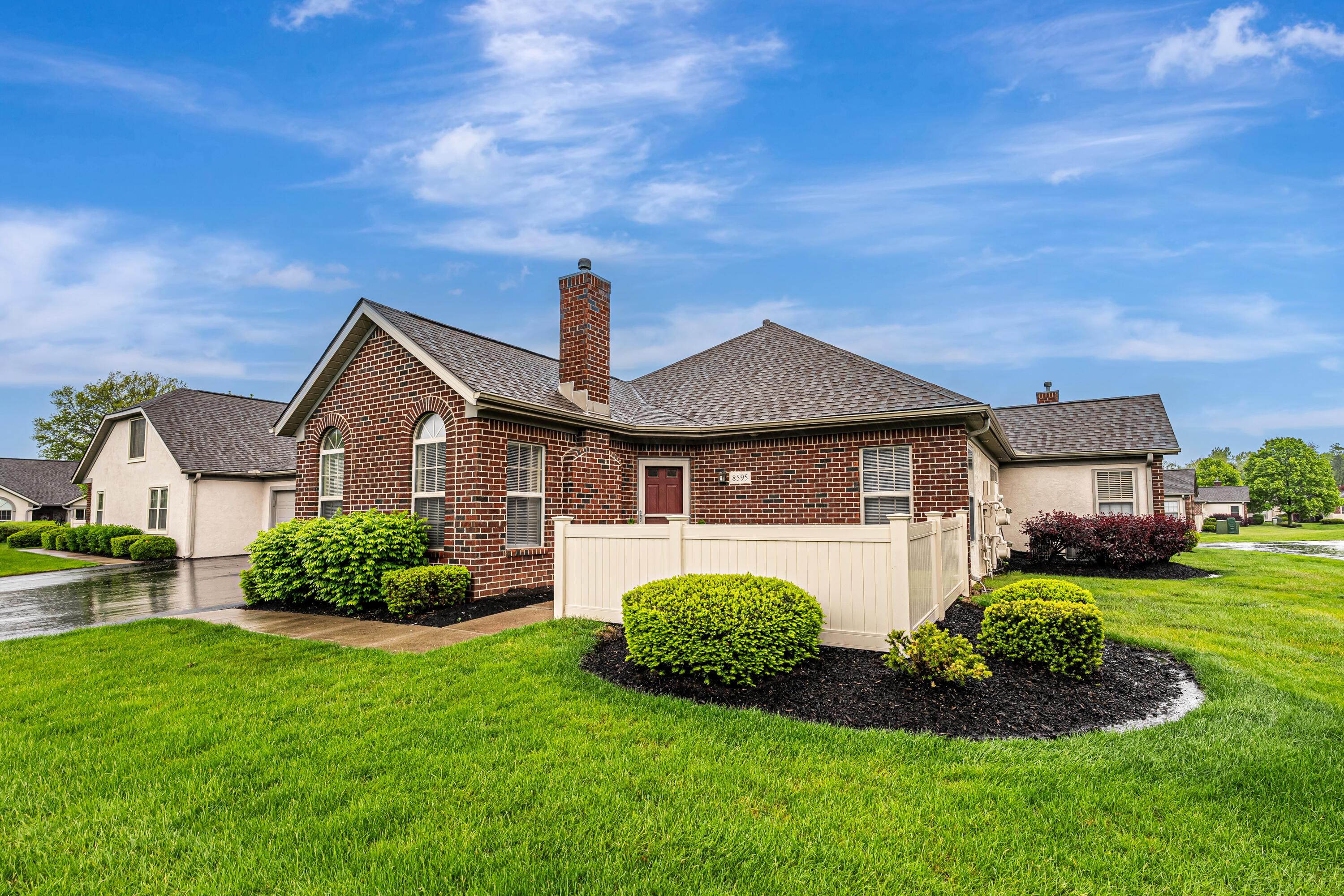 8595 Stonewoods Lane, Powell, Ohio image 1