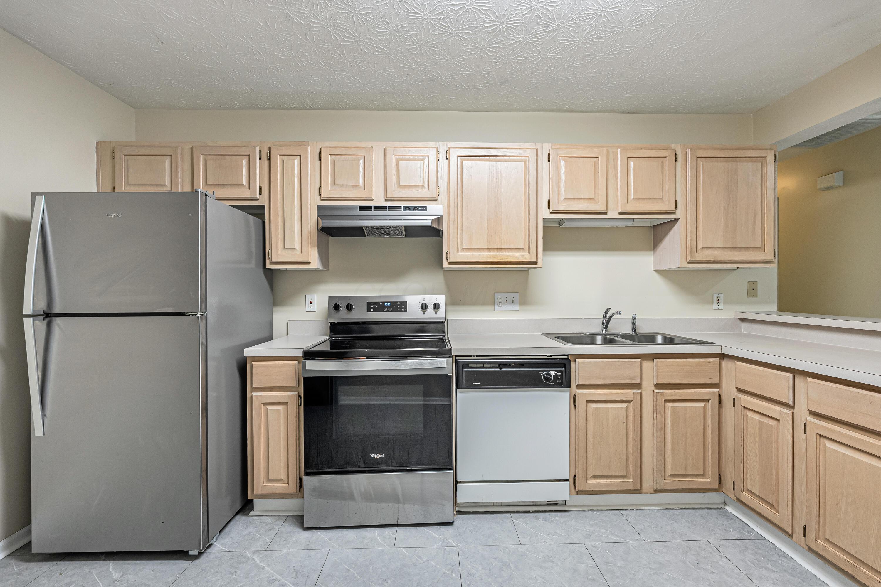 8595 Stonewoods Lane, Powell, Ohio image 13