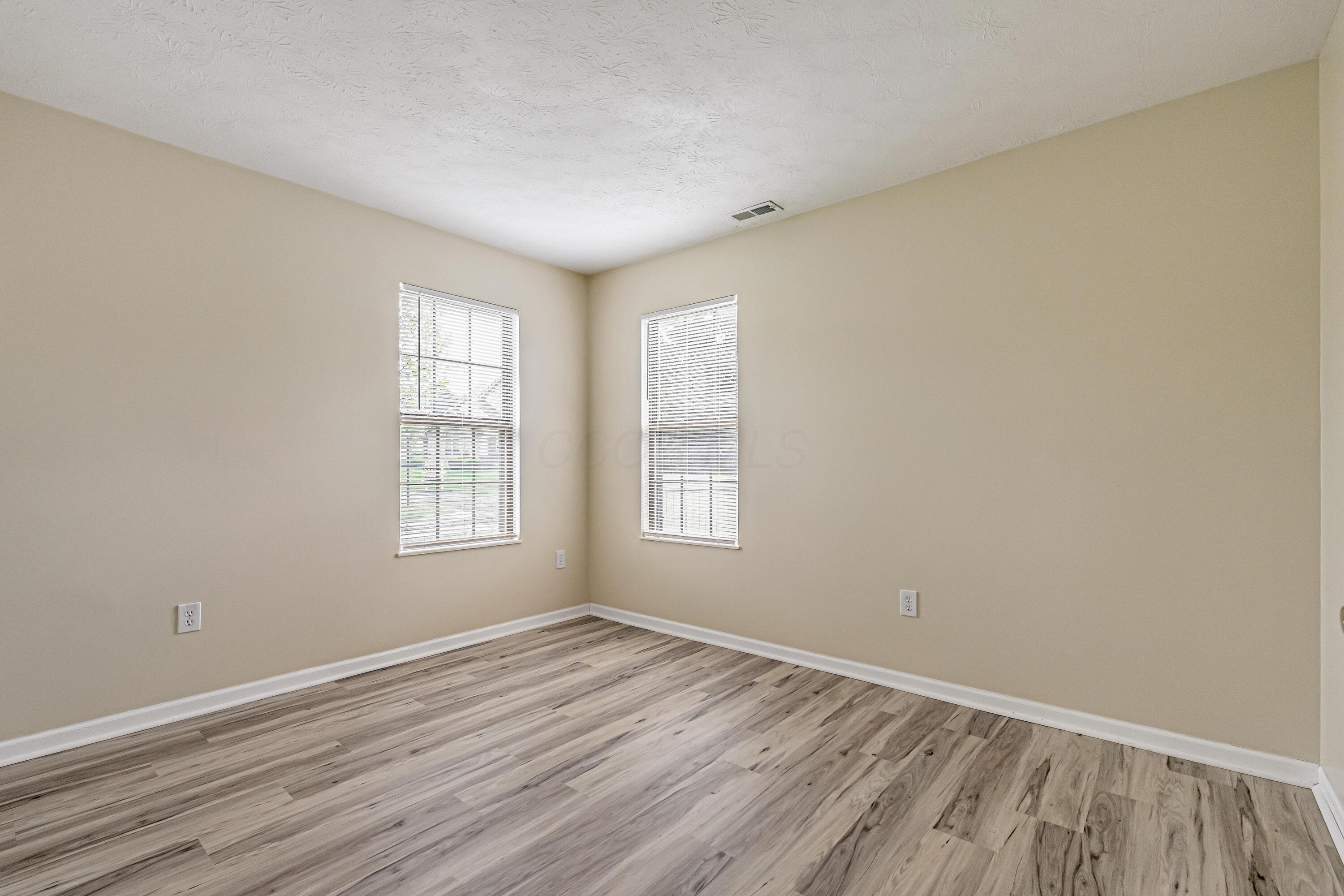 8595 Stonewoods Lane, Powell, Ohio image 23