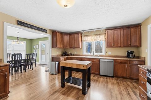 Tiny photo for 260 California Avenue, Springfield, OH 45505 (MLS # 226002723)