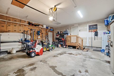 Tiny photo for 260 California Avenue, Springfield, OH 45505 (MLS # 226002723)