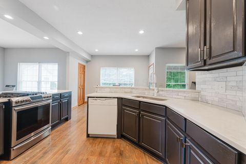 Tiny photo for 516 Ivyside Square, Westerville, OH 43082 (MLS # 226022769)