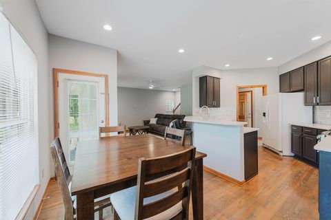Tiny photo for 516 Ivyside Square, Westerville, OH 43082 (MLS # 226022769)