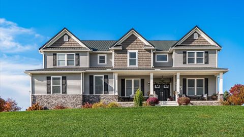 Photo of 90 Louella Drive, Hebron, OH 43025 (MLS # 225042315)