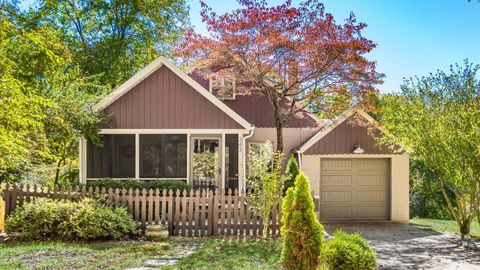 Tiny photo for 343 W Maple Street, Granville, OH 43023 (MLS # 225039545)