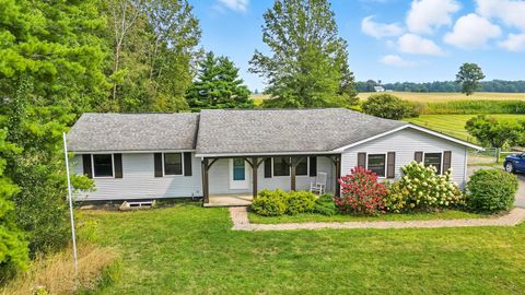 Photo of 3033 Hazelton Etna Road SW, Pataskala, OH 43062 (MLS # 225035702)