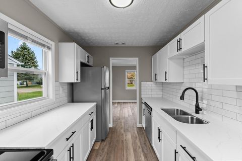 Photo of 225 Santa Maria Lane, Columbus, OH 43213 (MLS # 226007165)