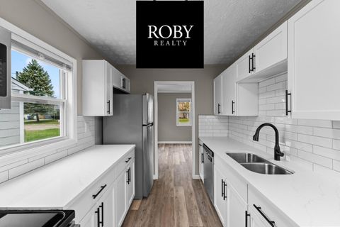 Photo of 225 Santa Maria Lane, Columbus, OH 43213 (MLS # 226007165)