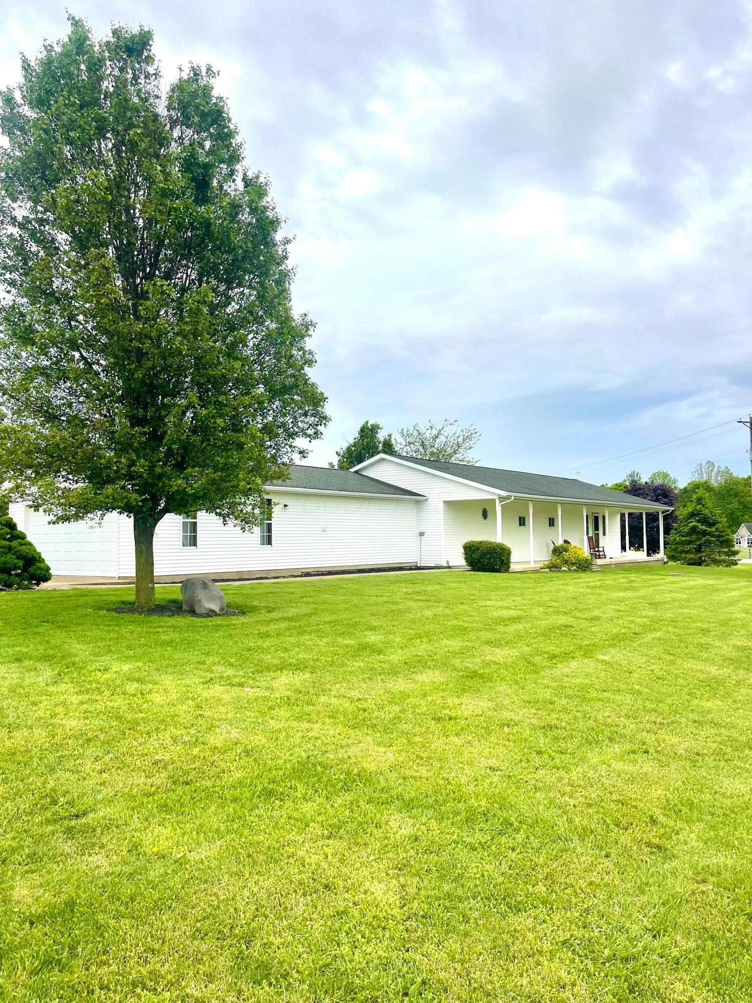 1052 Beehive Grove, Grove City, Ohio image 1