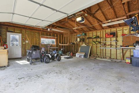 Tiny photo for 359 W 4th Street, Chillicothe, OH 45601 (MLS # 225039630)