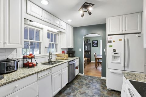 Tiny photo for 359 W 4th Street, Chillicothe, OH 45601 (MLS # 225039630)