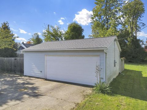Tiny photo for 359 W 4th Street, Chillicothe, OH 45601 (MLS # 225039630)