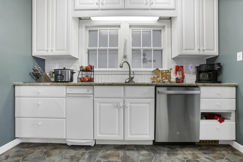 Tiny photo for 359 W 4th Street, Chillicothe, OH 45601 (MLS # 225039630)