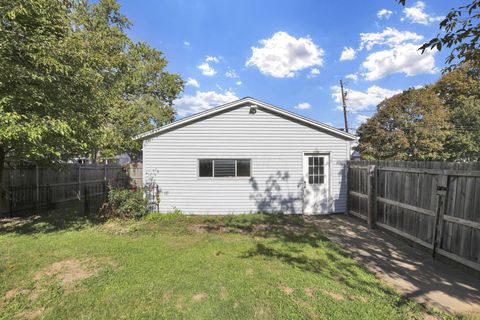 Tiny photo for 359 W 4th Street, Chillicothe, OH 45601 (MLS # 225039630)