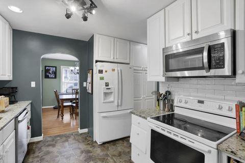 Tiny photo for 359 W 4th Street, Chillicothe, OH 45601 (MLS # 225039630)