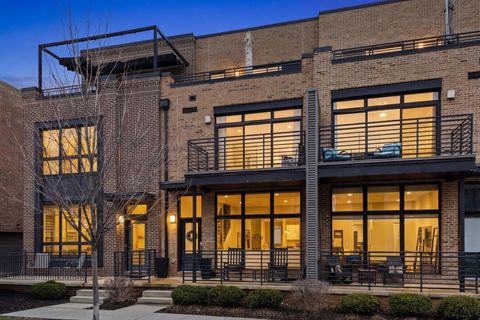 Photo of 306 Neruda Avenue, Columbus, OH 43215 (MLS # 226006427)