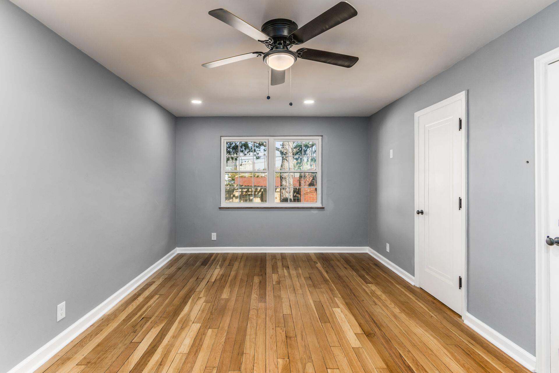 10-20 E Deshler Avenue