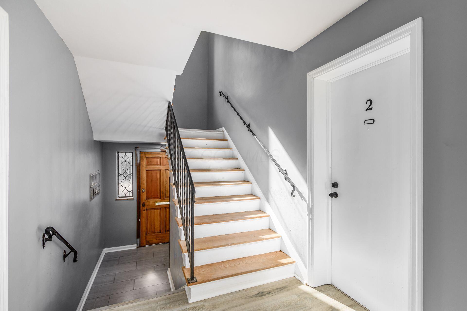 10 - 20 E Deshler Avenue