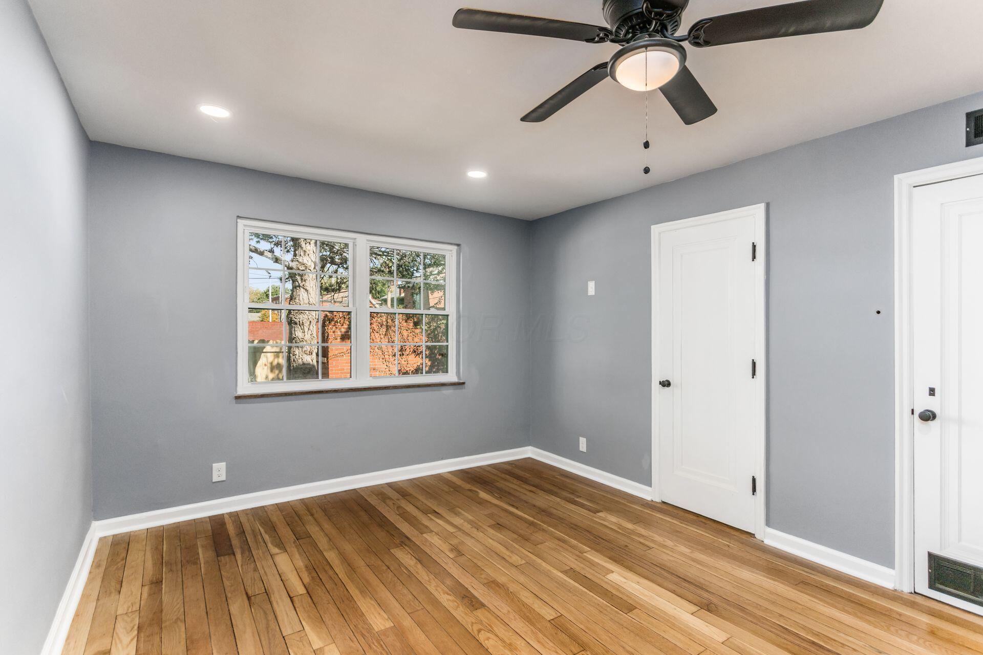 10 - 20 E Deshler Avenue