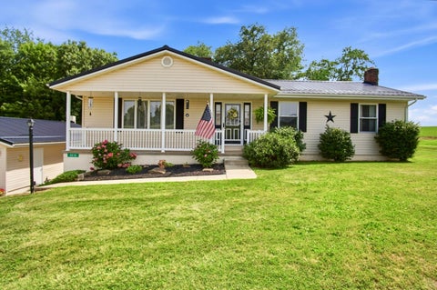 Photo of 4210 Old Wheeling Road, Zanesville, OH 43701 (MLS # 226028120)