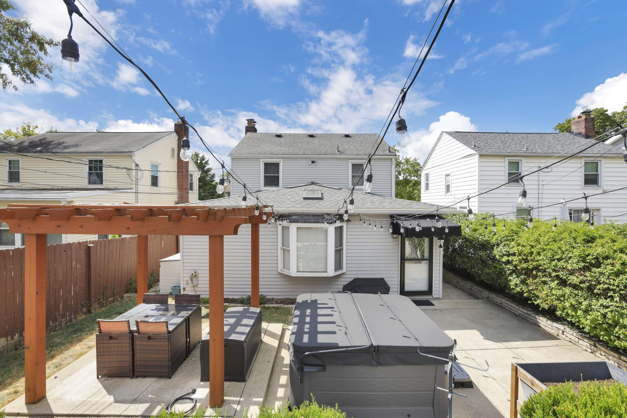 Columbus, Ohio 43212, United States, 3 Bedrooms Bedrooms, ,2 BathroomsBathrooms,Residential,Active,204404