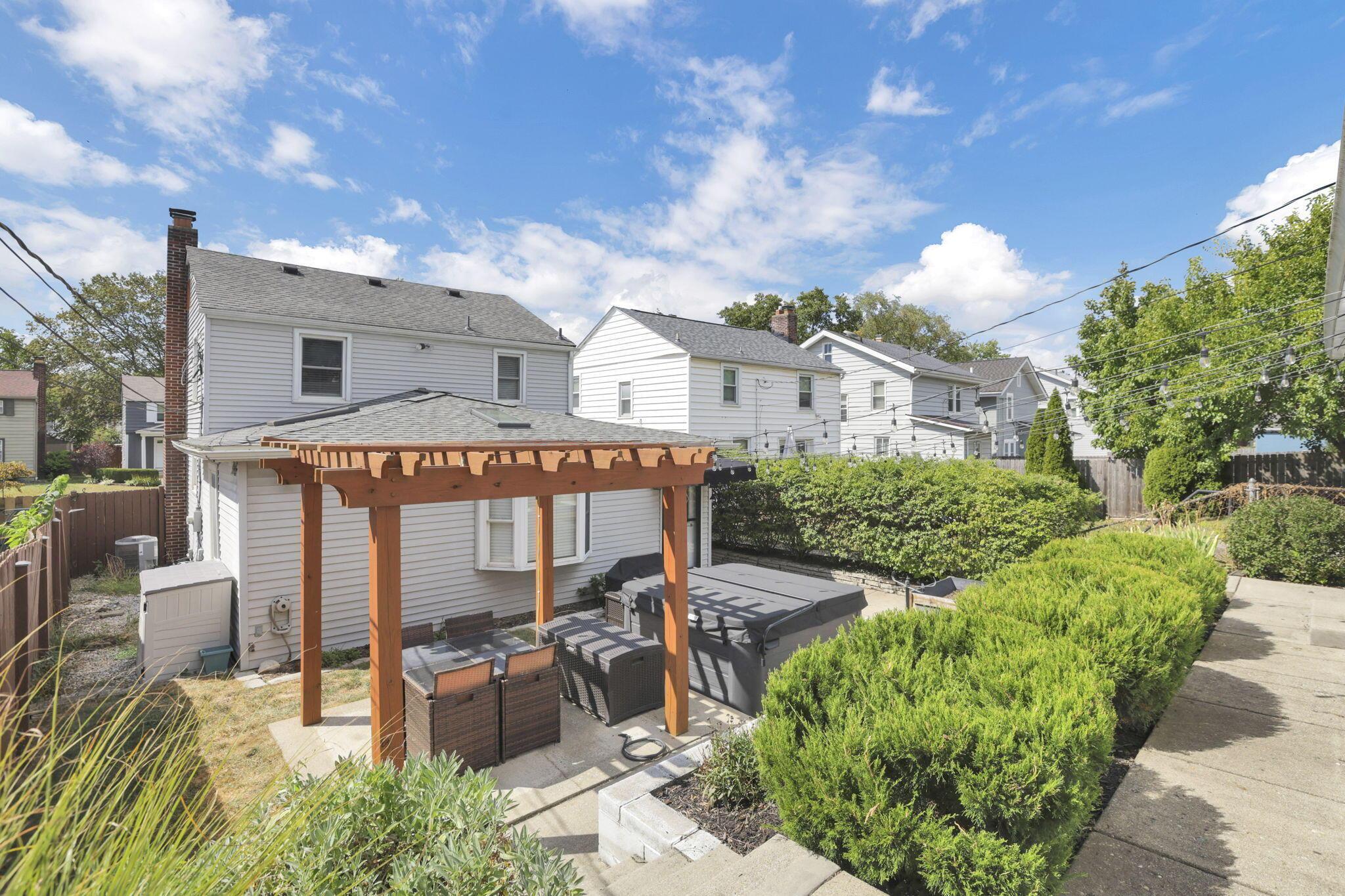 Columbus, Ohio 43212, United States, 3 Bedrooms Bedrooms, ,2 BathroomsBathrooms,Residential,Active,204404