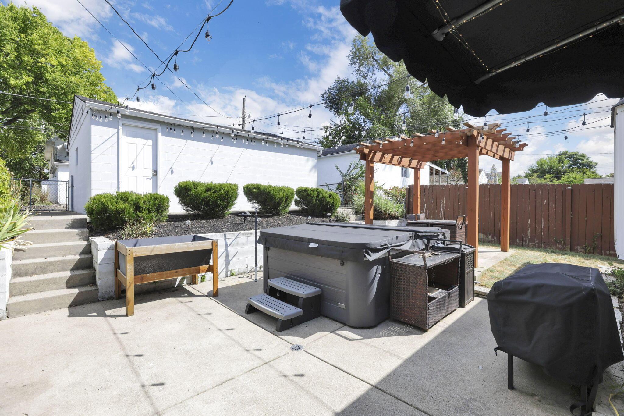 Columbus, Ohio 43212, United States, 3 Bedrooms Bedrooms, ,2 BathroomsBathrooms,Residential,Active,204404