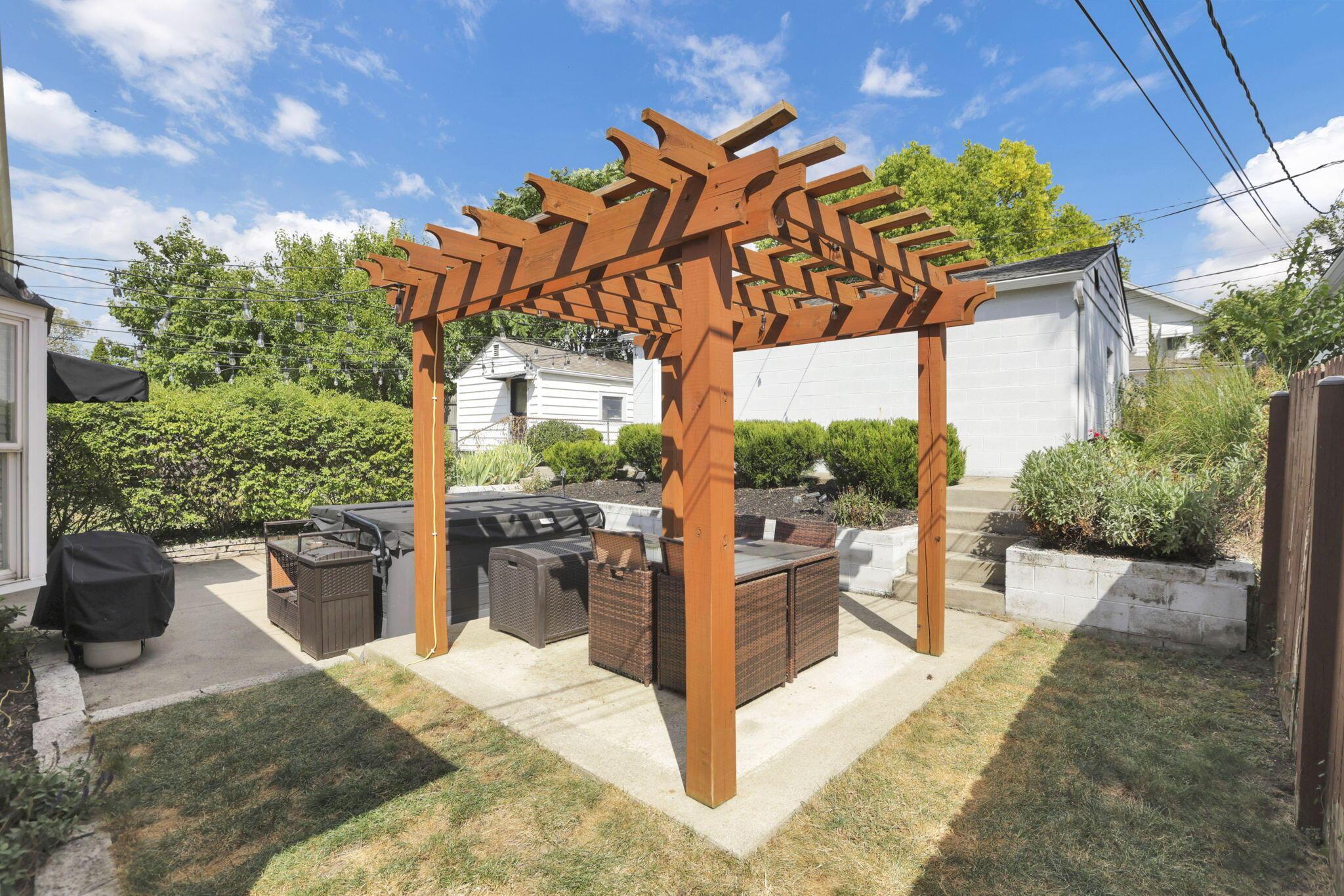 Columbus, Ohio 43212, United States, 3 Bedrooms Bedrooms, ,2 BathroomsBathrooms,Residential,Active,204404