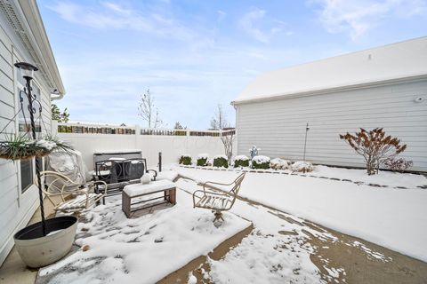 Tiny photo for 5744 Caulfield Lane, Dublin, OH 43016 (MLS # 225044829)