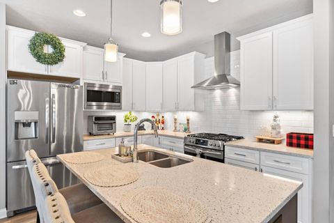 Tiny photo for 5744 Caulfield Lane, Dublin, OH 43016 (MLS # 225044829)