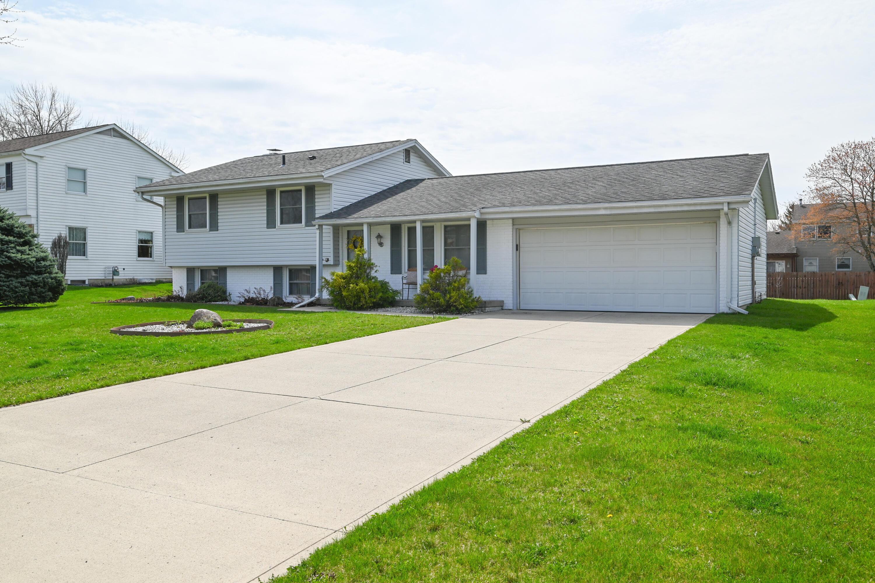 1035 Amboise Drive, Marion, Ohio image 6
