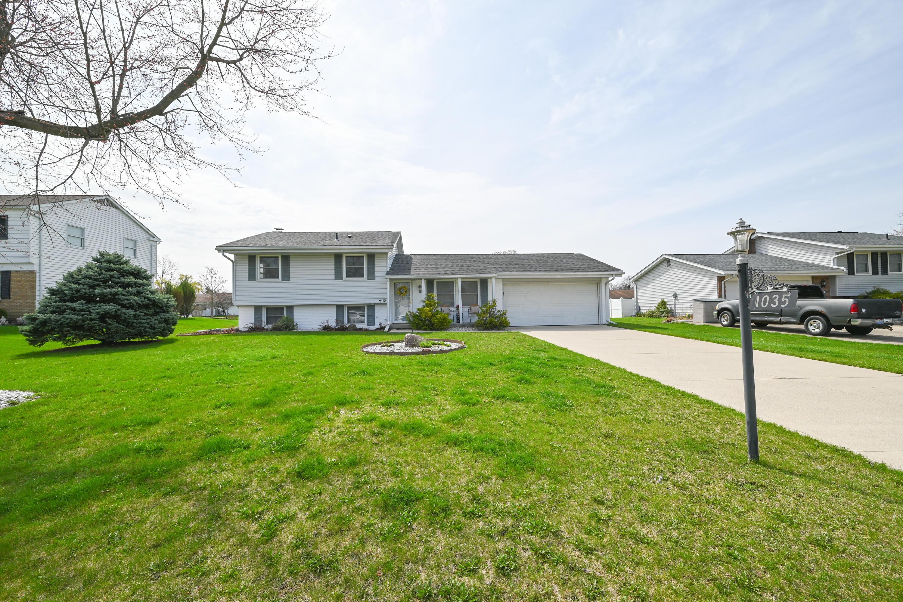 1035 Amboise Drive, Marion, Ohio image 2
