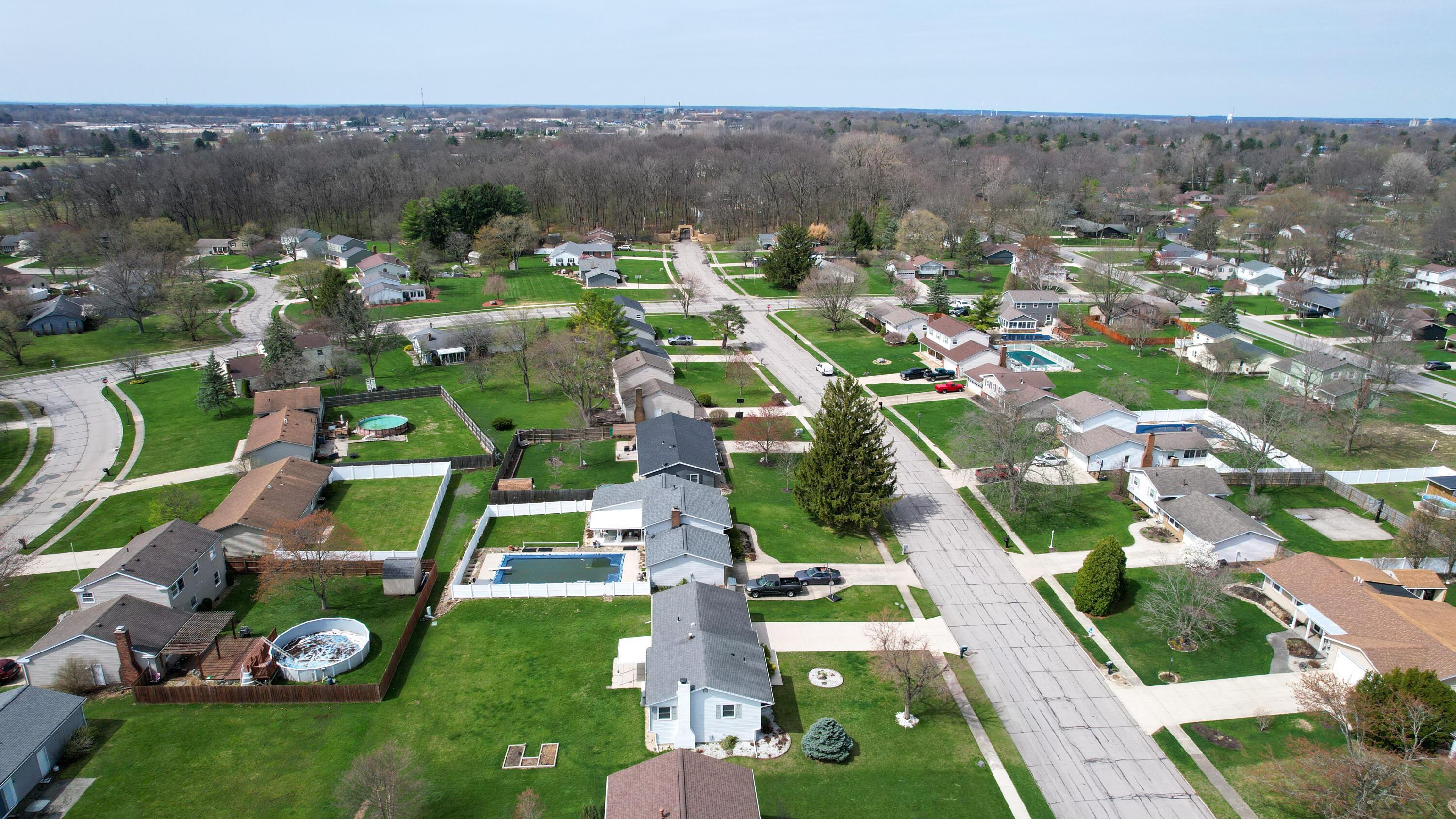 1035 Amboise Drive, Marion, Ohio image 37