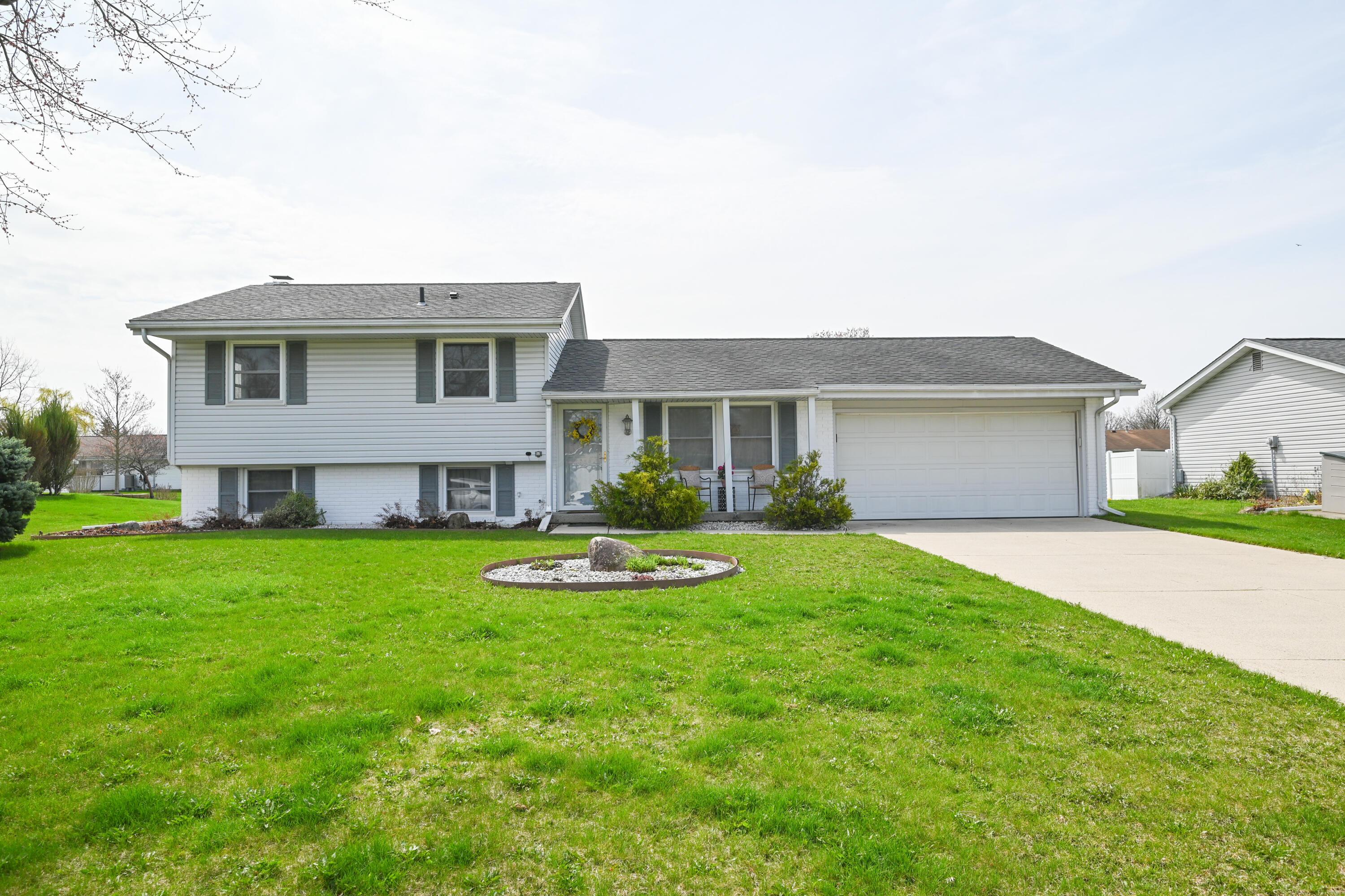 1035 Amboise Drive, Marion, Ohio image 1