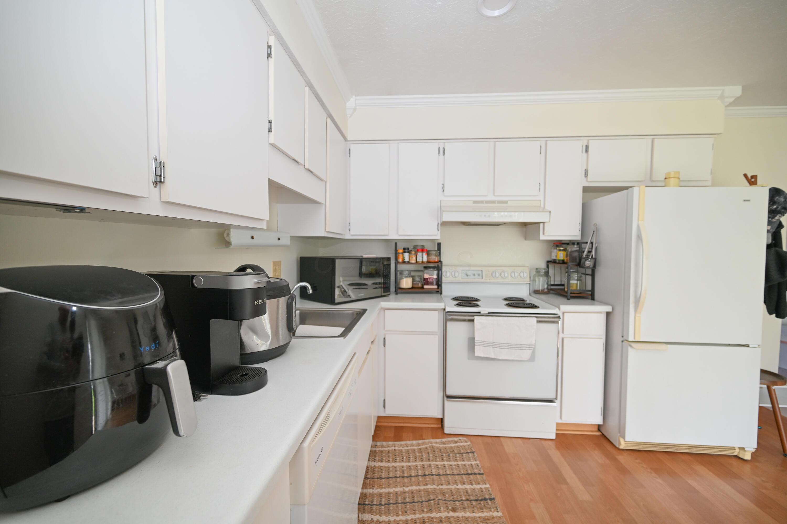 1035 Amboise Drive, Marion, Ohio image 13