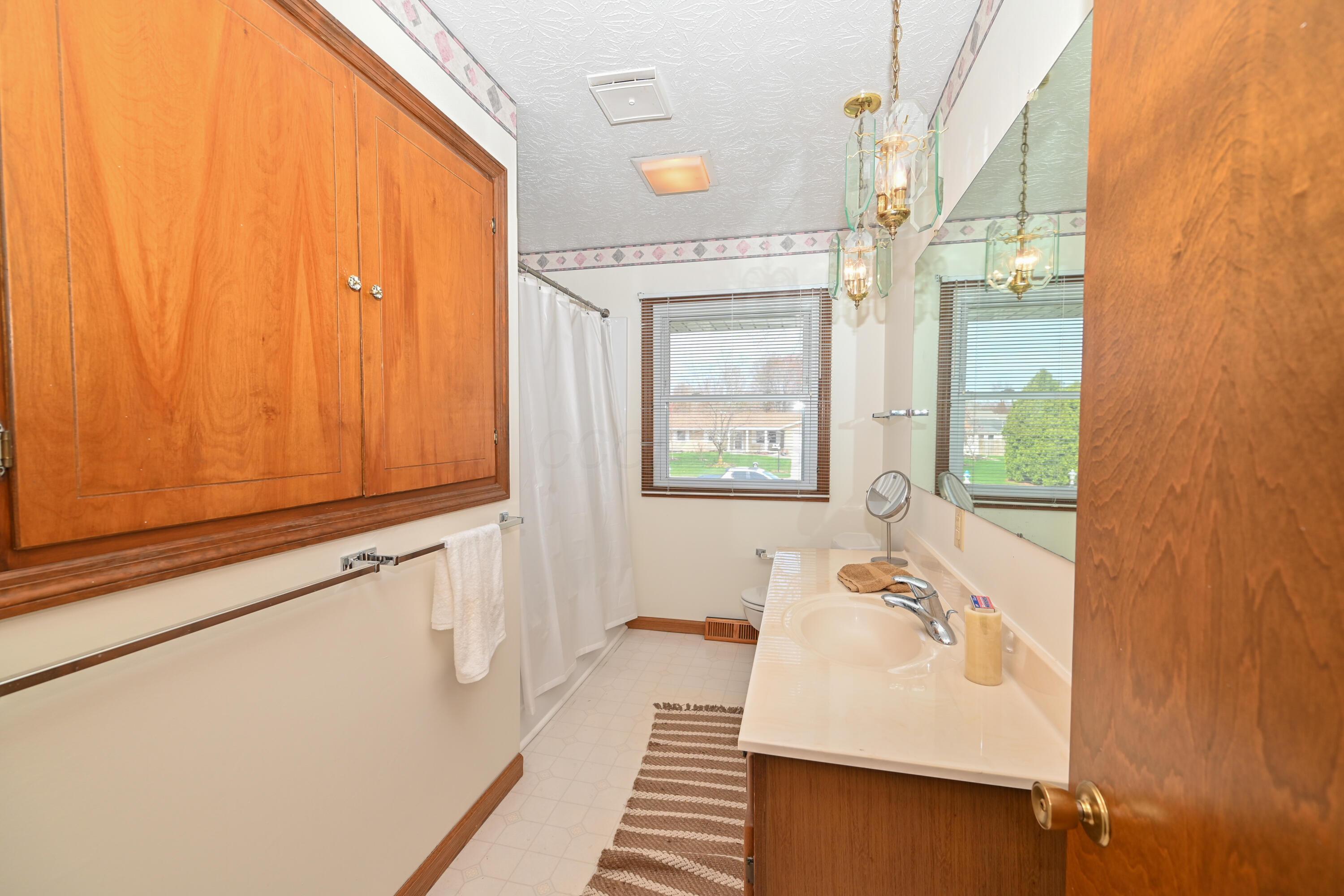 1035 Amboise Drive, Marion, Ohio image 20