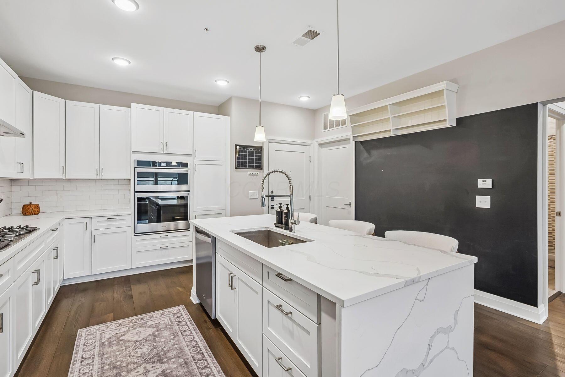 Columbus, Ohio 43215, United States, 2 Bedrooms Bedrooms, ,2 BathroomsBathrooms,Residential,Active,203027