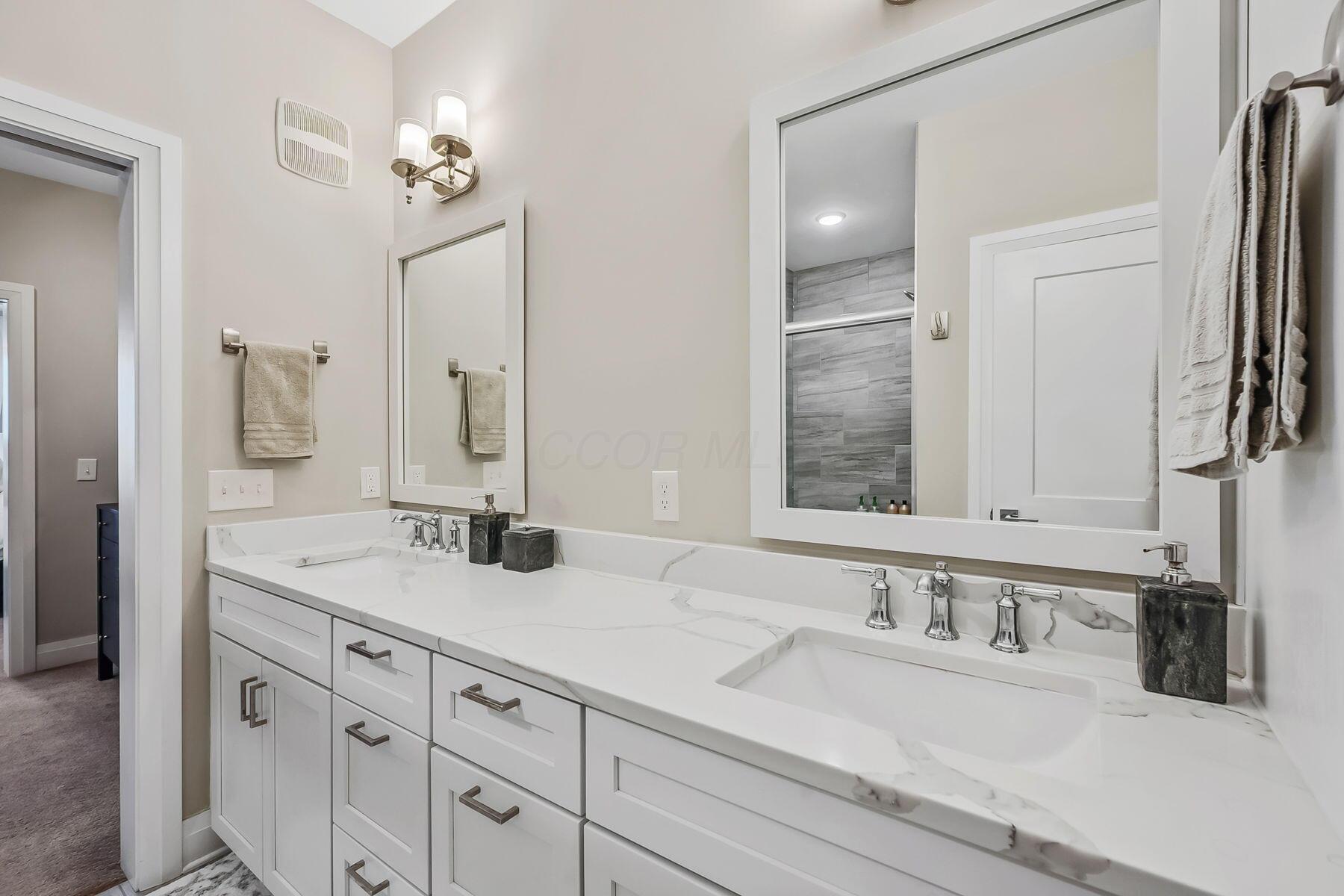 Columbus, Ohio 43215, United States, 2 Bedrooms Bedrooms, ,2 BathroomsBathrooms,Residential,Active,203027