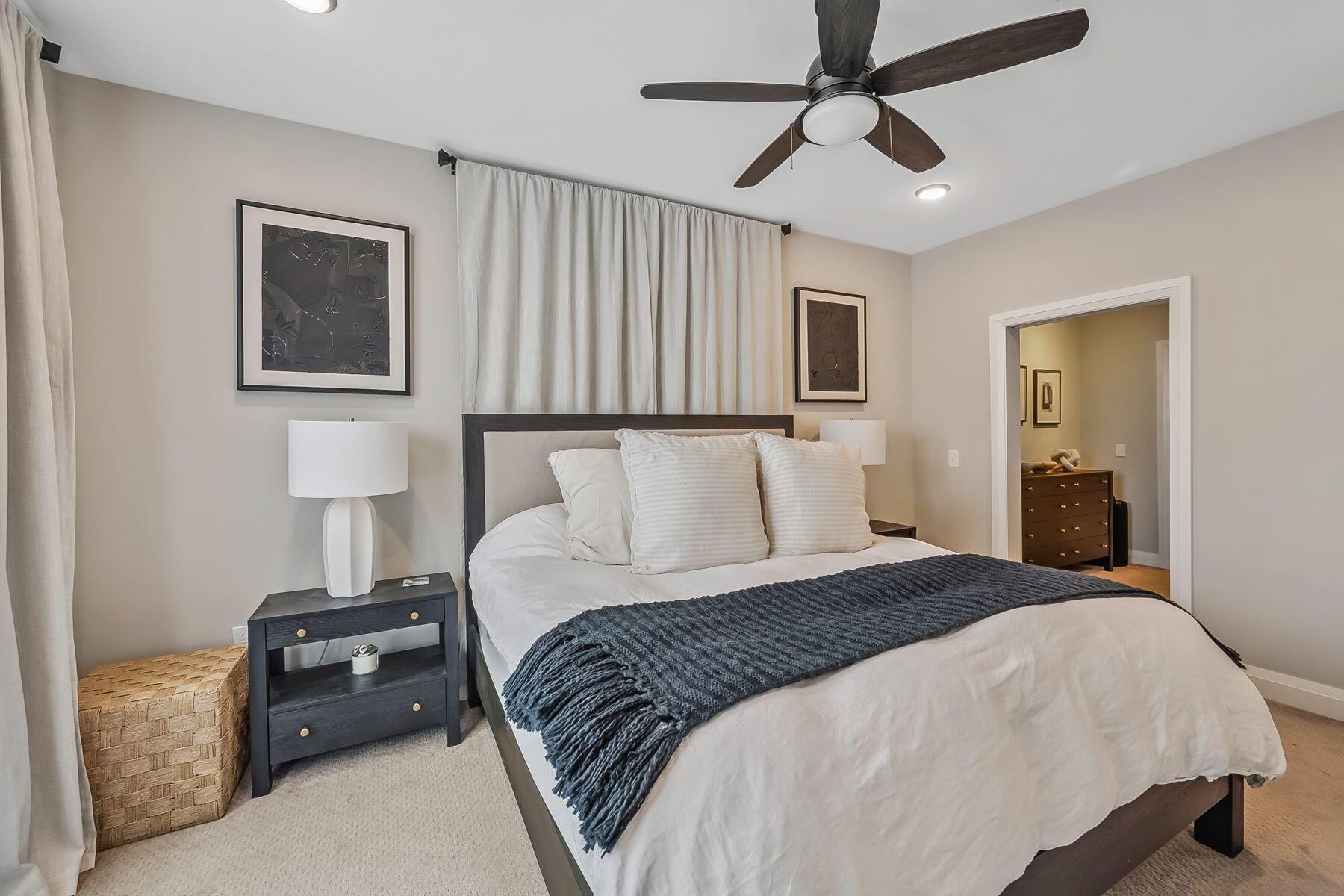 Columbus, Ohio 43215, United States, 2 Bedrooms Bedrooms, ,2 BathroomsBathrooms,Residential,Active,203027