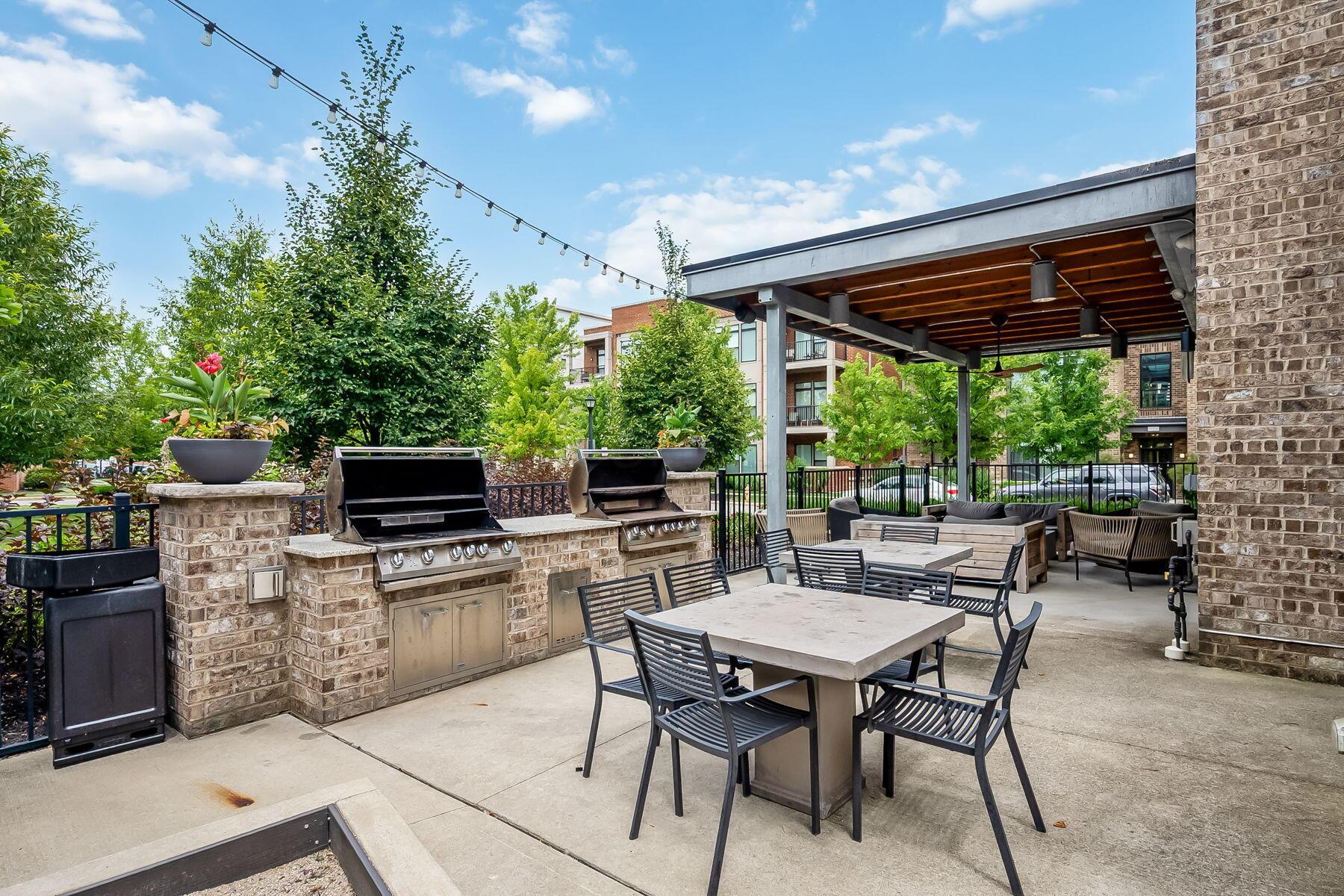 Columbus, Ohio 43215, United States, 2 Bedrooms Bedrooms, ,2 BathroomsBathrooms,Residential,Active,203027