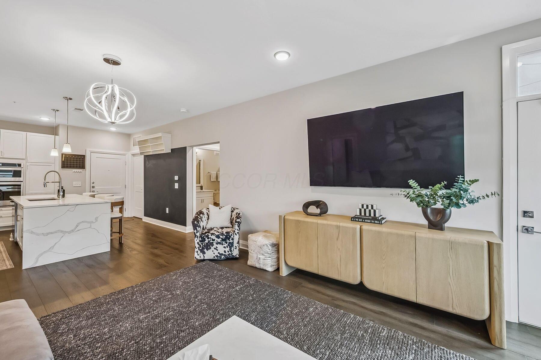 Columbus, Ohio 43215, United States, 2 Bedrooms Bedrooms, ,2 BathroomsBathrooms,Residential,Active,203027