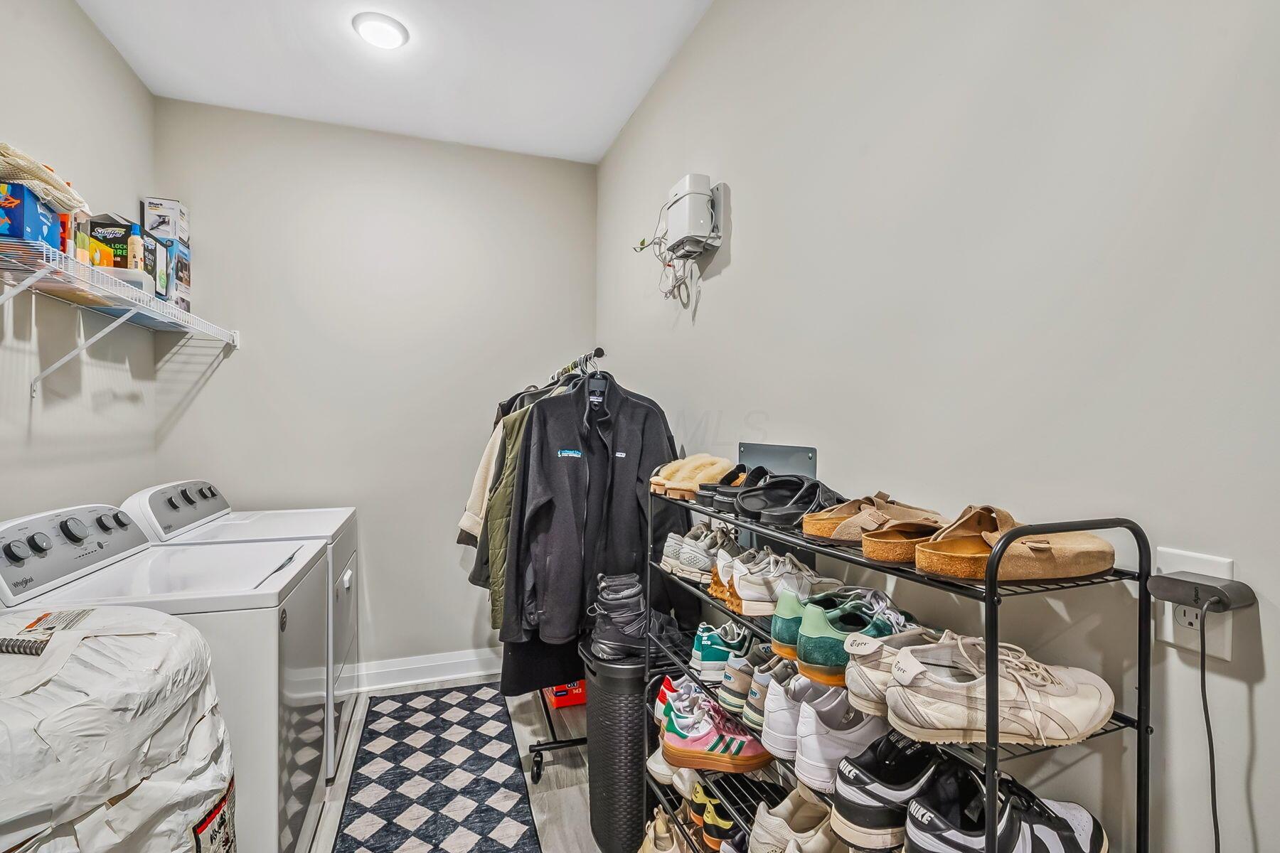 Columbus, Ohio 43215, United States, 2 Bedrooms Bedrooms, ,2 BathroomsBathrooms,Residential,Active,203027