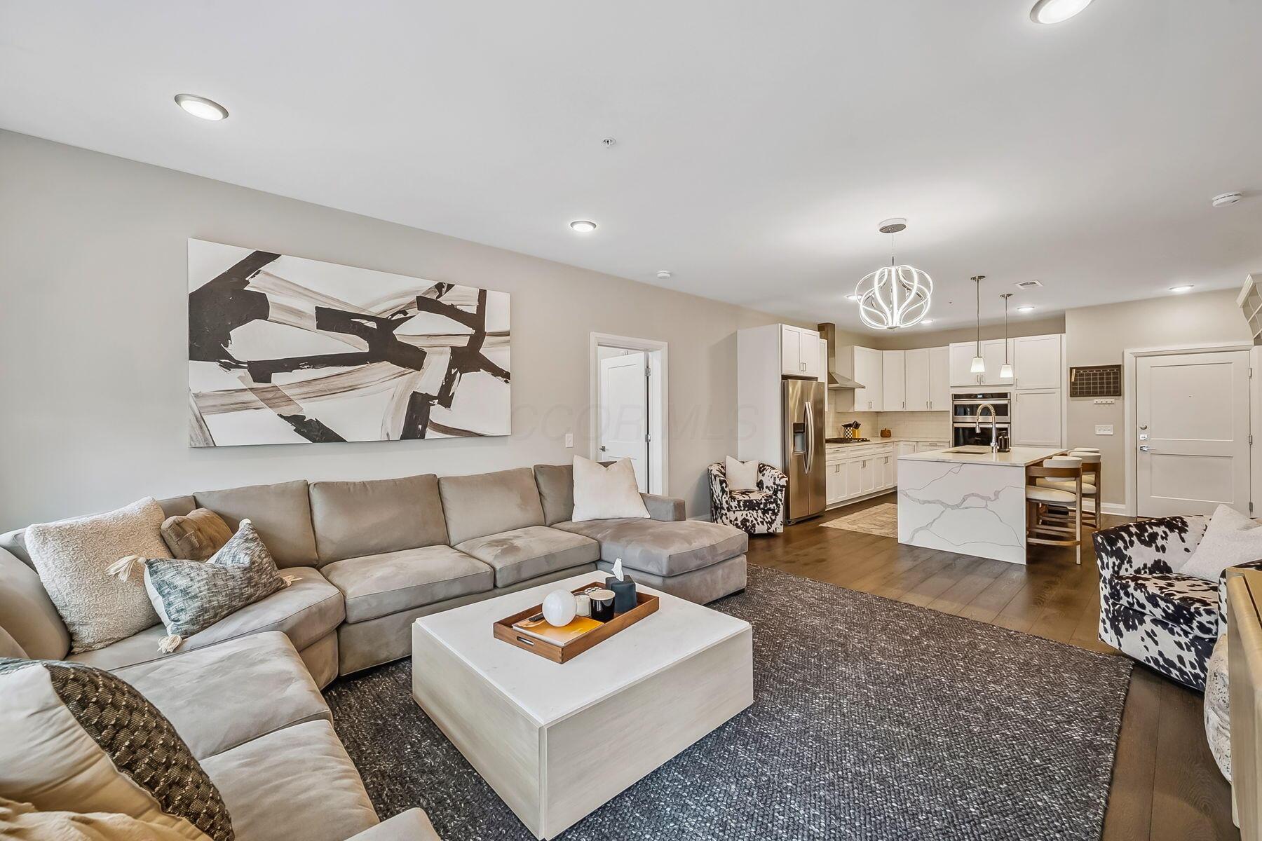 Columbus, Ohio 43215, United States, 2 Bedrooms Bedrooms, ,2 BathroomsBathrooms,Residential,Active,203027