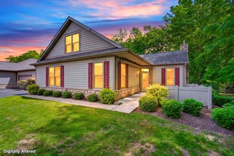 Photo of 136 Villamere Drive 7 #7, Columbus, OH 43213 (MLS # 226018007)