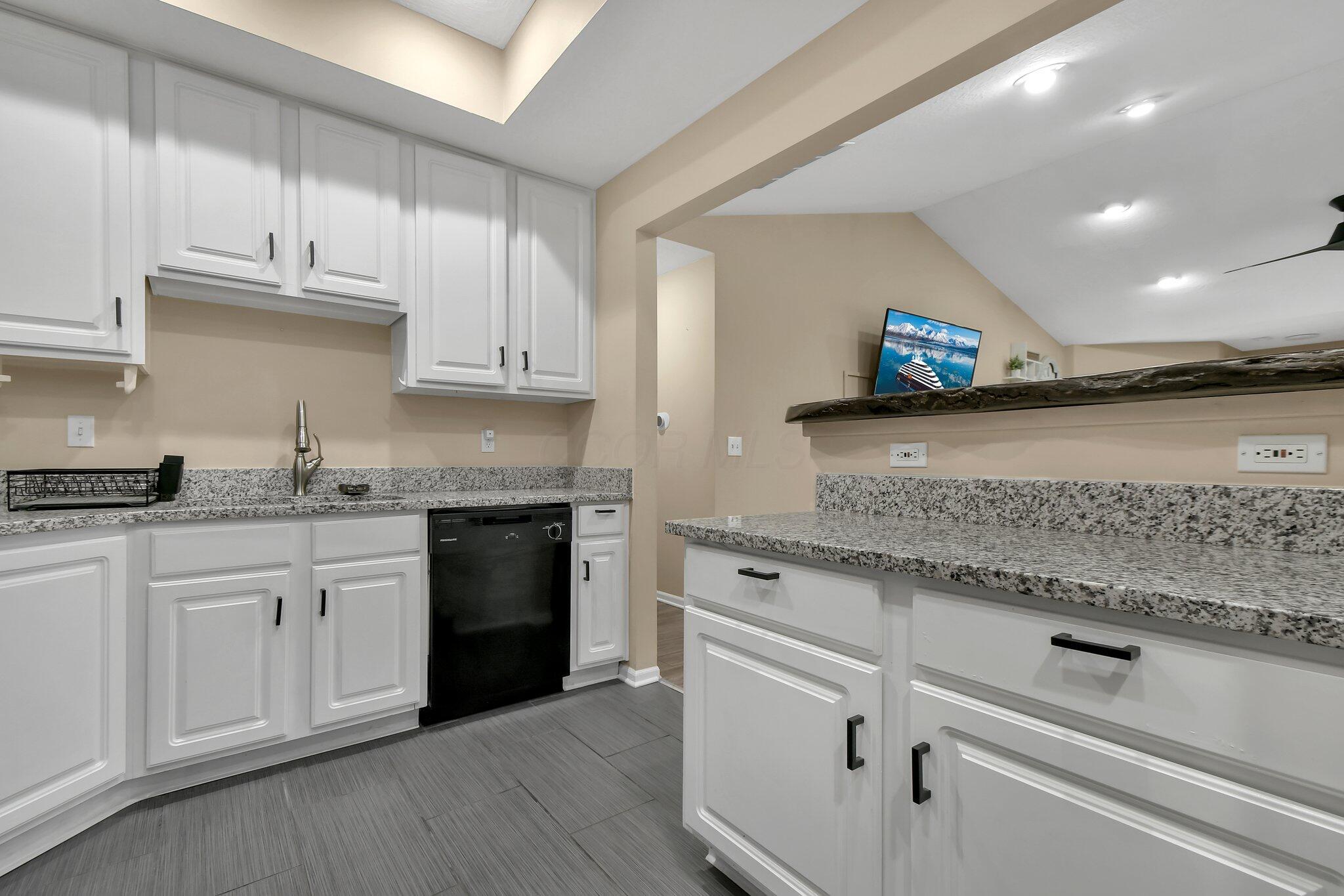 5870 Crooked Creek Boulevard, Grove City, Ohio image 17