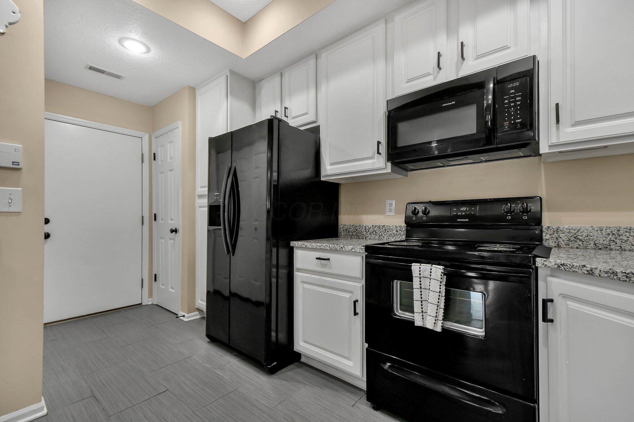 5870 Crooked Creek Boulevard, Grove City, Ohio image 16
