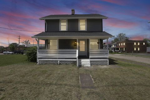 Photo of 841 Saint Clair Avenue, Columbus, OH 43201 (MLS # 225017350)